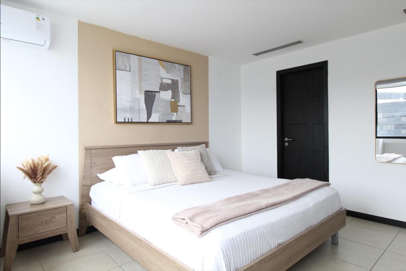 Puerto Santa Ana Luxury Suites Гуаякуил Екстериор снимка